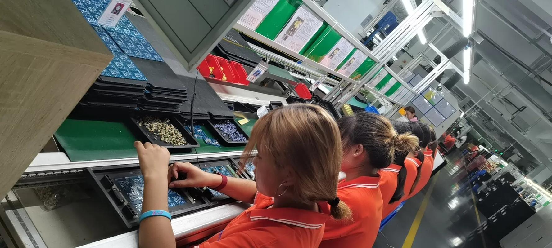 选择新斯宝产品，适配器与充电器生产安全高效，导热硅胶保障品质无忧